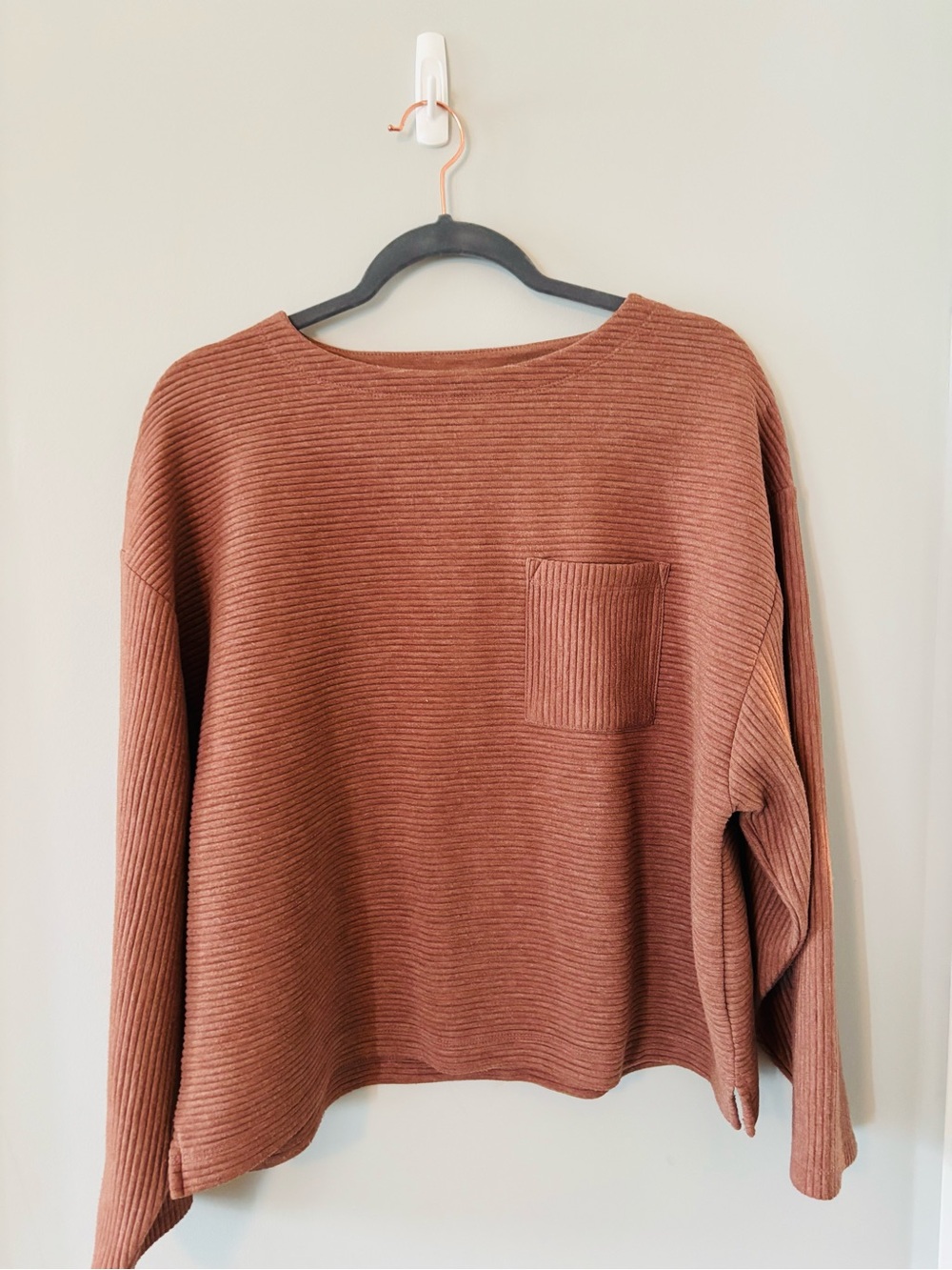 a new day Ribbed Crewneck Sweatshirt in Rust
